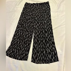 Torrid 2 B&W polka dot wide leg pants
